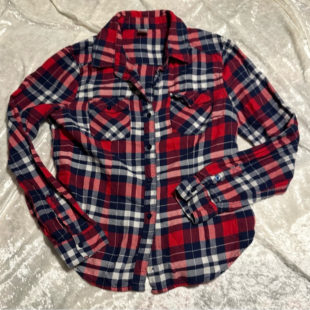 🩵4 items for $30- Bongo Red,Blue & white plaid long sleeve button down top 120